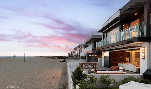$10,900,000 | 7104 West Oceanfront, Newport Beach, CA 92663