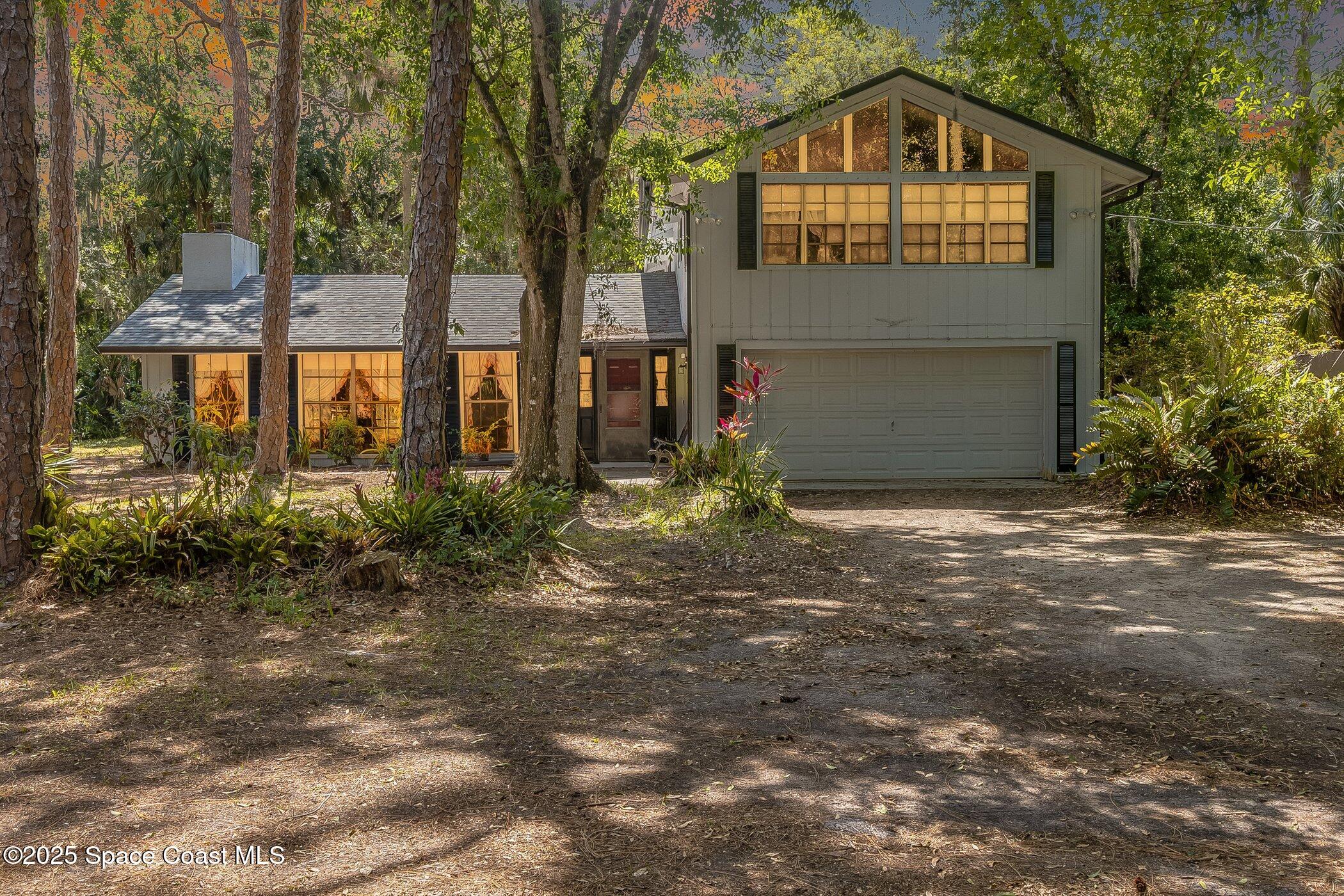 a front view of house with yard