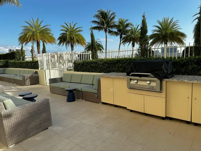 $2,700 | 3000 Coral Way, Unit 421, Miami, FL 33145