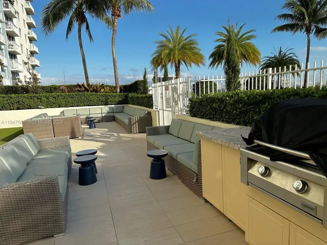 $2,700 | 3000 Coral Way, Unit 421, Miami, FL 33145