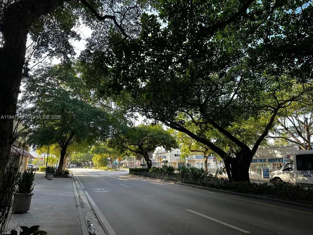 a view of a parking area