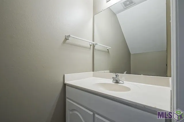 $1,300 | 13080 Burgess Avenue, Unit 8, Walker, LA 70785