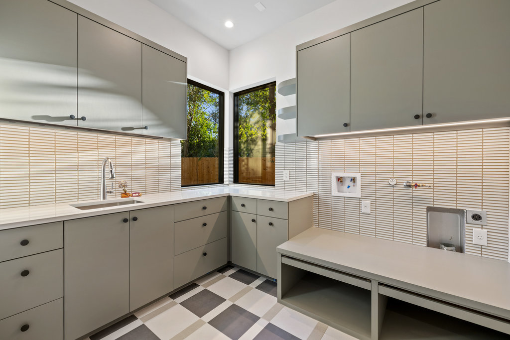 607 Westbrook Drive Austin, TX 78746 - Photo 24 of 32 Utility / Laundry Room