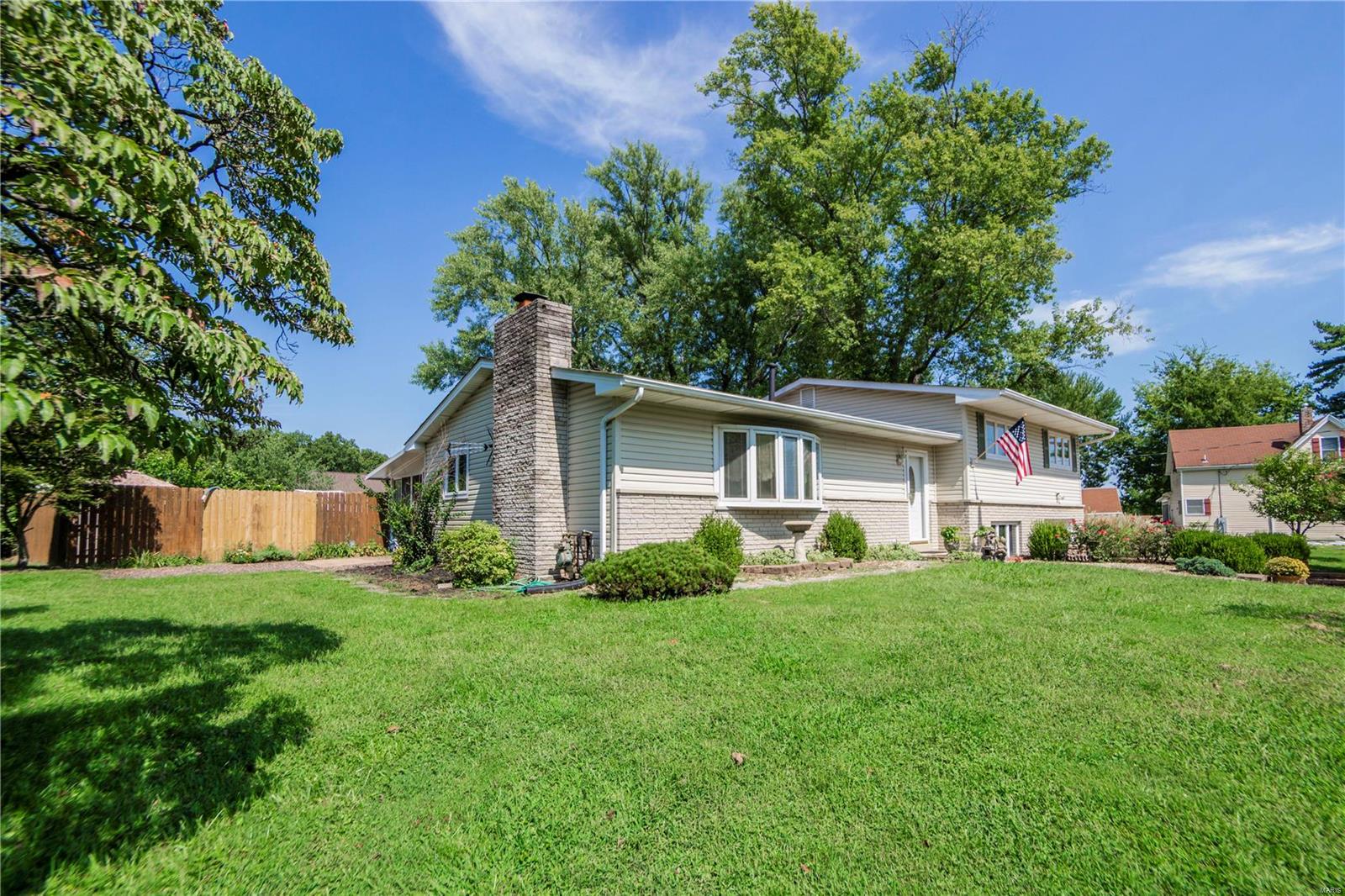 205 Susan Road St. Louis, MO 63129 - Photo 3 of 28