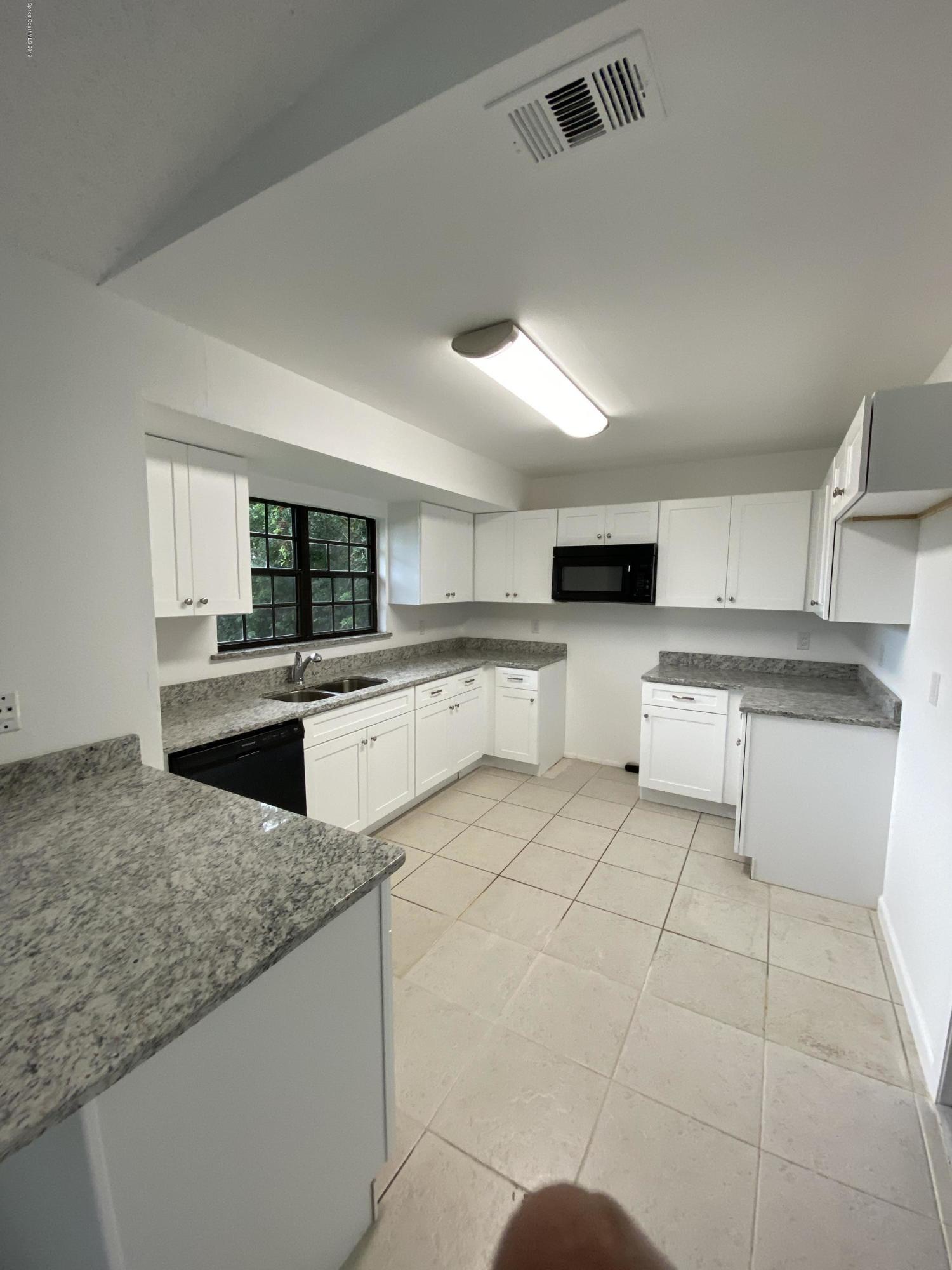 346 Mott Street Southwest Palm Bay, FL 32908 - Photo 2 of 13 Kitchen