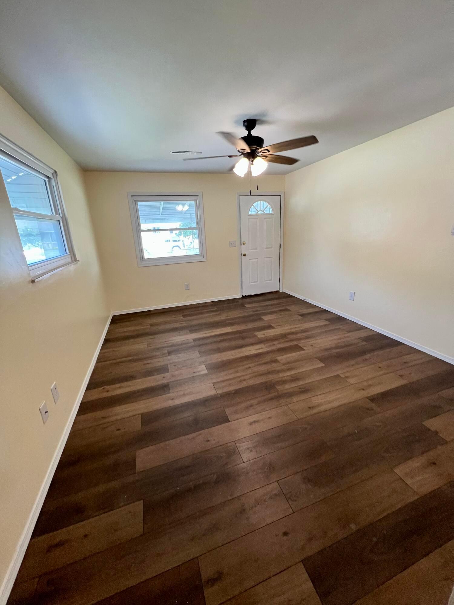 991 Bruckner Road Columbus, OH 43207 - Photo 2 of 11 846BD126-88B0-447B-886A-BDF70F6A6A11