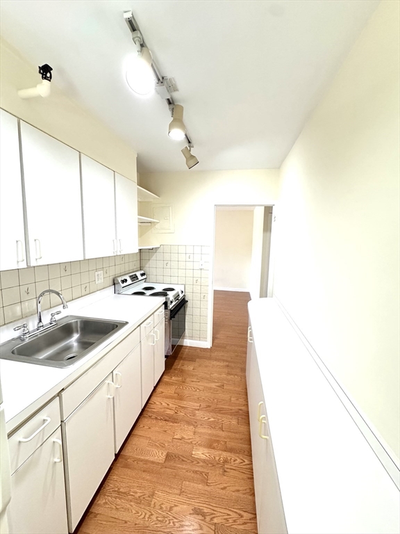 145 Pinckney Street, Unit 335 Boston, MA 02114 - Photo 12 of 16