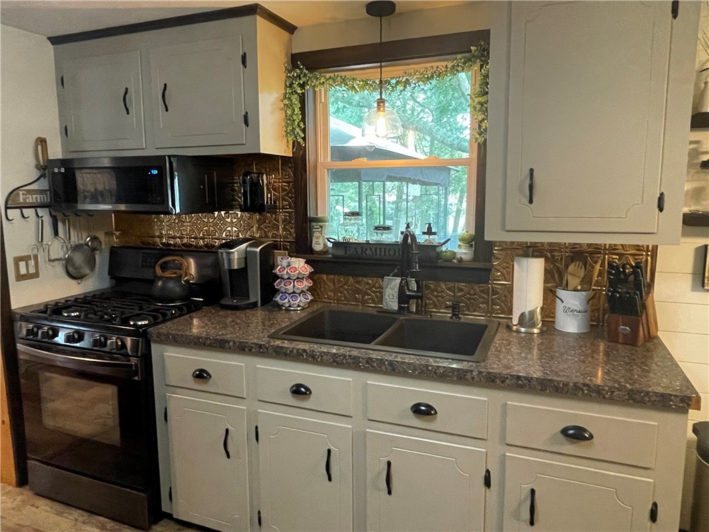 11 York Drive Coventry, RI 02816 - Photo 17 of 40