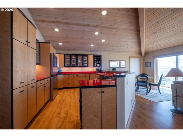 $1,500,000 | 925 Happy Camp Road, Tillamook, OR 97141