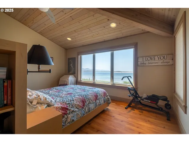 $1,500,000 | 925 Happy Camp Road, Tillamook, OR 97141