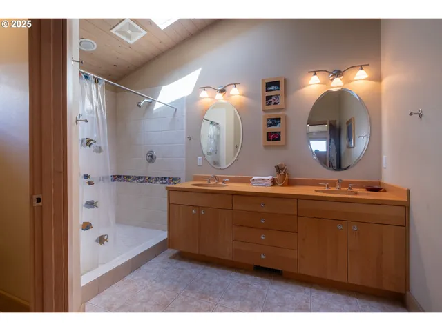 $1,500,000 | 925 Happy Camp Road, Tillamook, OR 97141