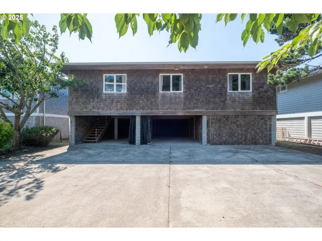 $1,500,000 | 925 Happy Camp Road, Tillamook, OR 97141