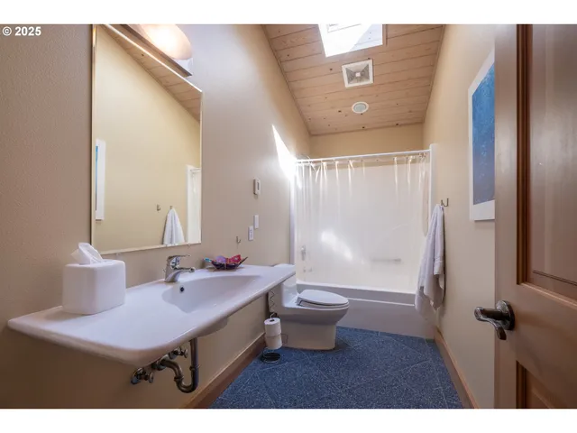 $1,500,000 | 925 Happy Camp Road, Tillamook, OR 97141