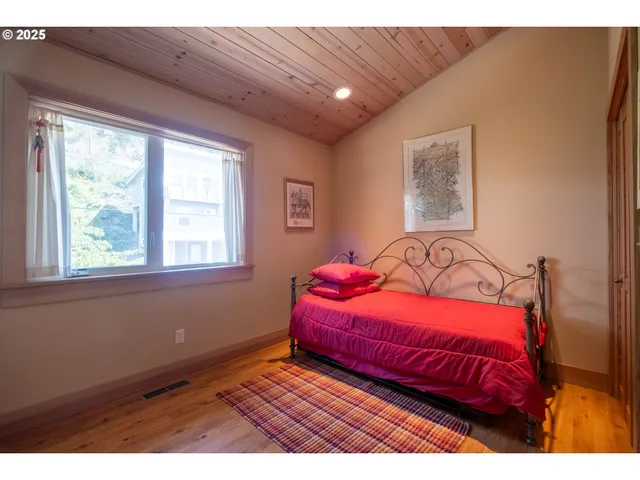 $1,500,000 | 925 Happy Camp Road, Tillamook, OR 97141