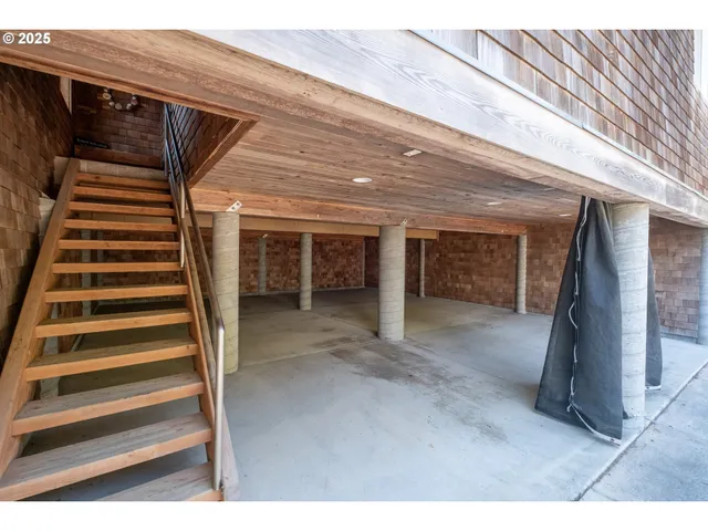 $1,500,000 | 925 Happy Camp Road, Tillamook, OR 97141