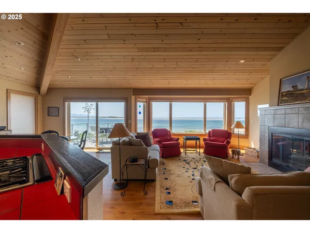 $1,500,000 | 925 Happy Camp Road, Tillamook, OR 97141