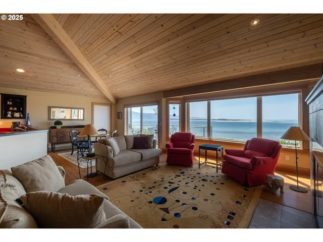 $1,500,000 | 925 Happy Camp Road, Tillamook, OR 97141