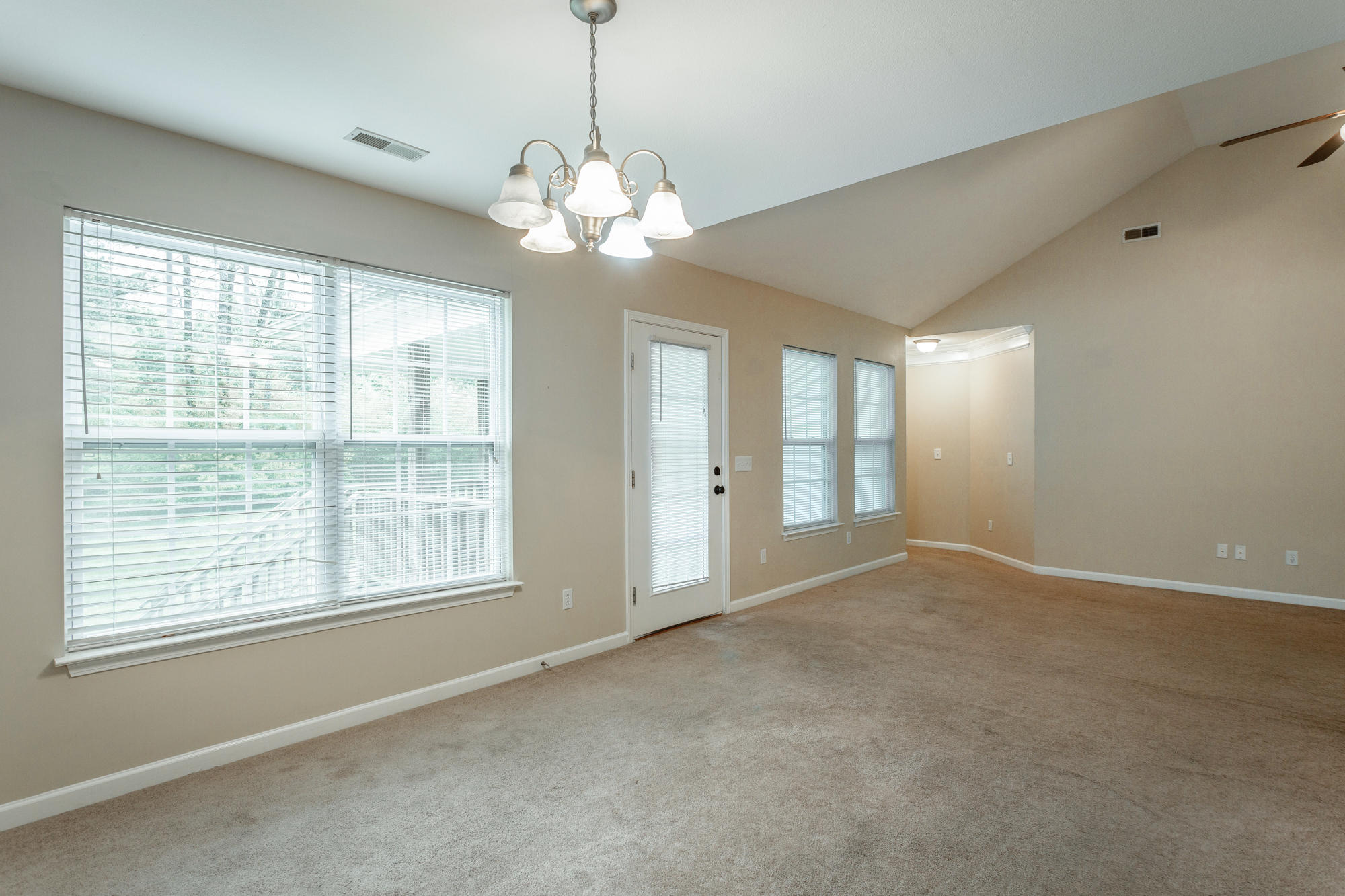 1050 Givens Road Chattanooga, TN 37421 - Photo 12 of 35 Dining/Living Room