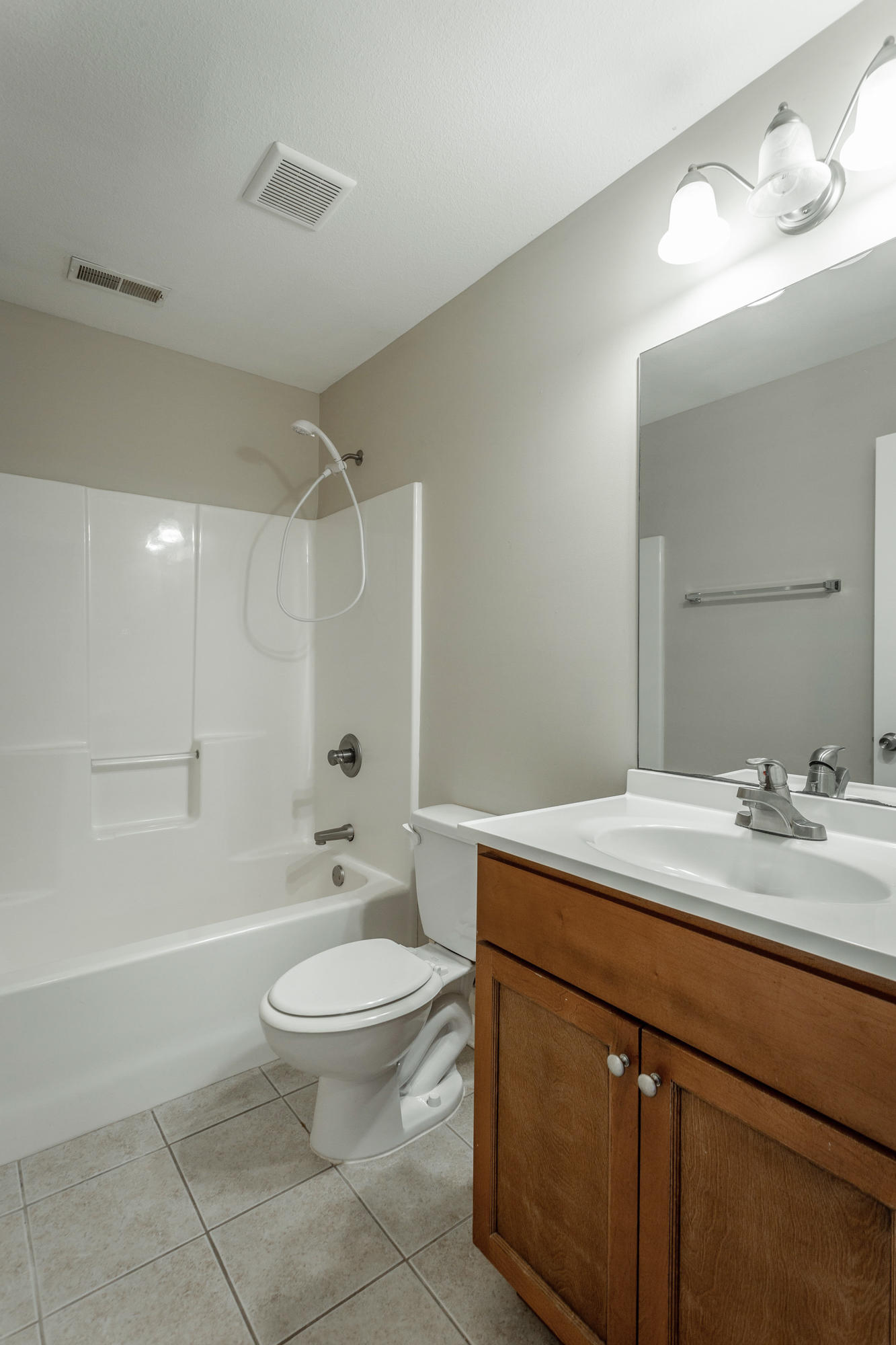 1050 Givens Road Chattanooga, TN 37421 - Photo 20 of 35 Full Bathroom
