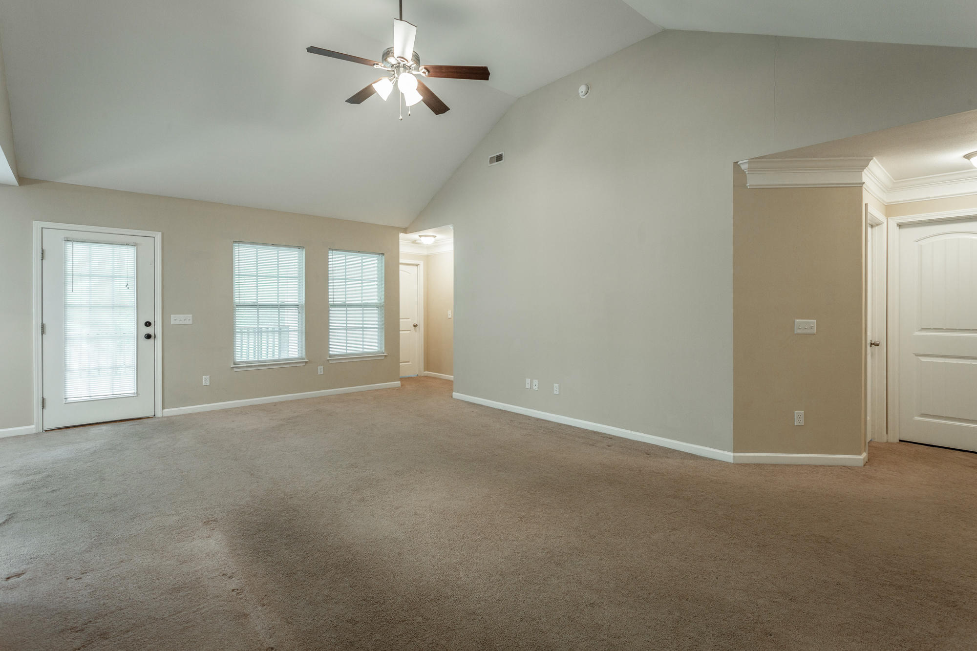 1050 Givens Road Chattanooga, TN 37421 - Photo 5 of 35 Living Room