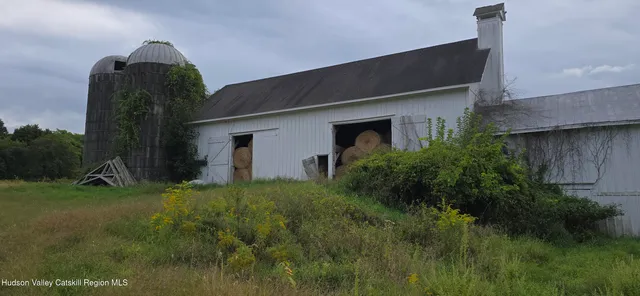 a house view with a outdoor space