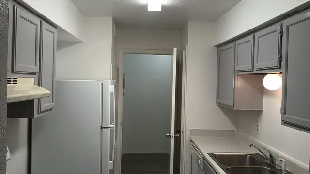 $99,900 | 9797 Leawood Boulevard, Unit 408, Houston, TX 77099