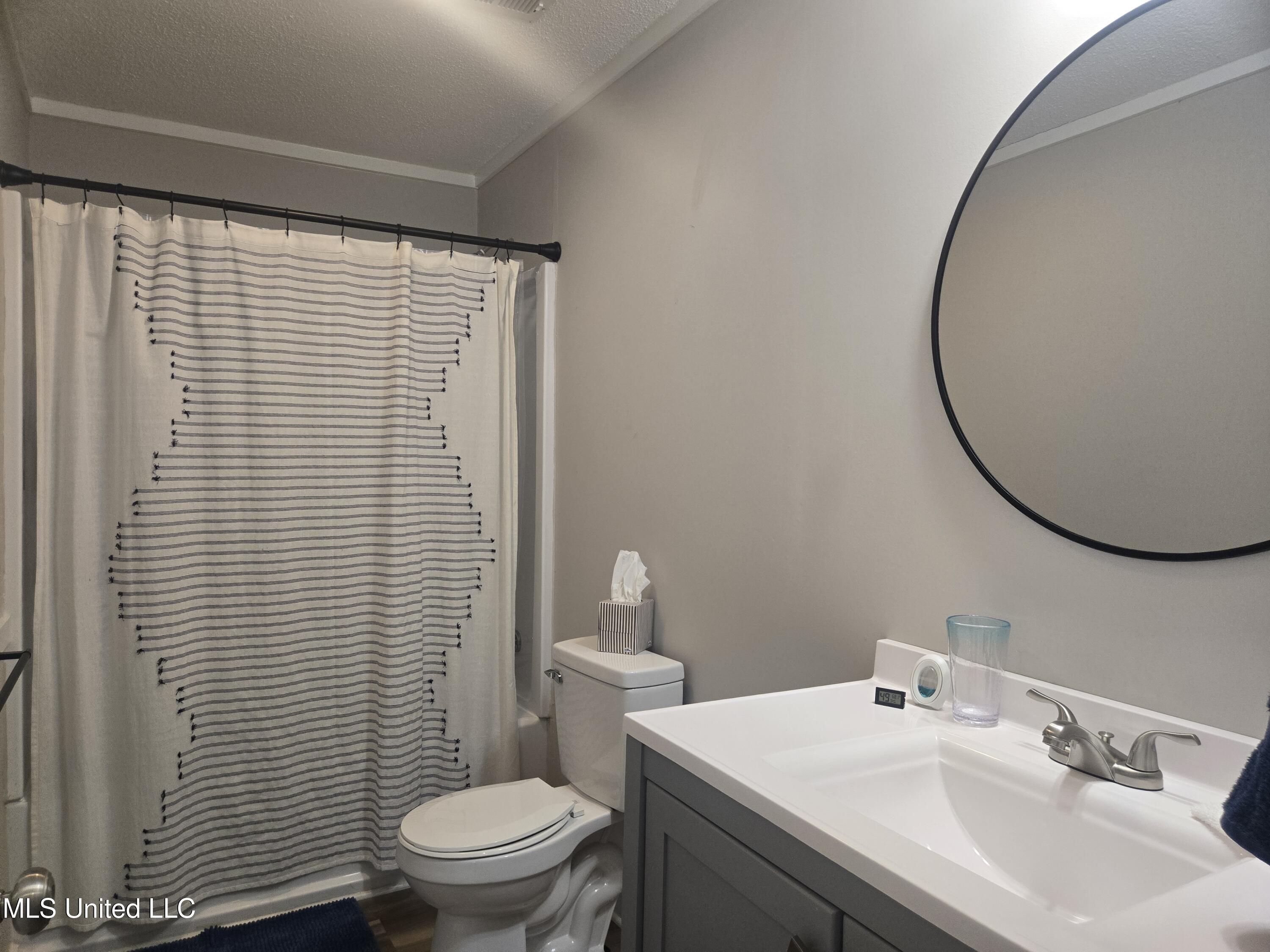 15593 Walter Smith Road Gulfport, MS 39503 - Photo 16 of 30 Hall Full Bath