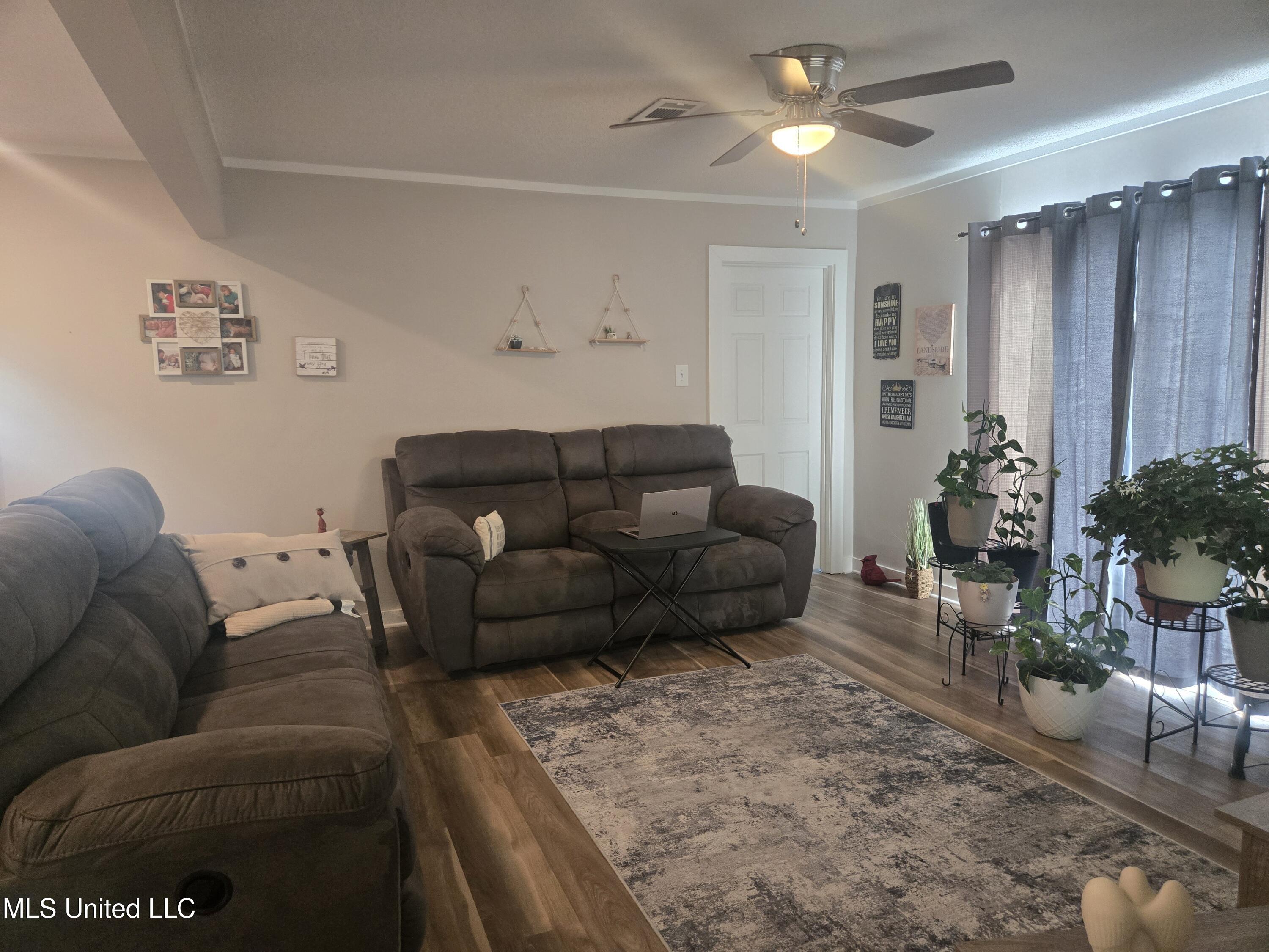 15593 Walter Smith Road Gulfport, MS 39503 - Photo 4 of 30 Living Room