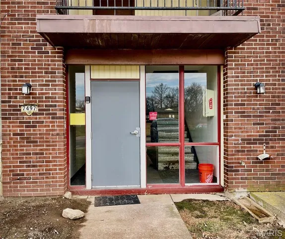 $42,500 | 7497 Hazelcrest Drive, Unit G, Hazelwood, MO 63042