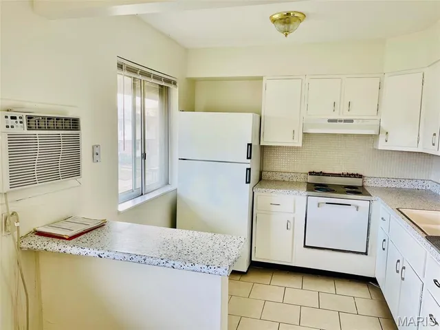 $42,500 | 7497 Hazelcrest Drive, Unit G, Hazelwood, MO 63042