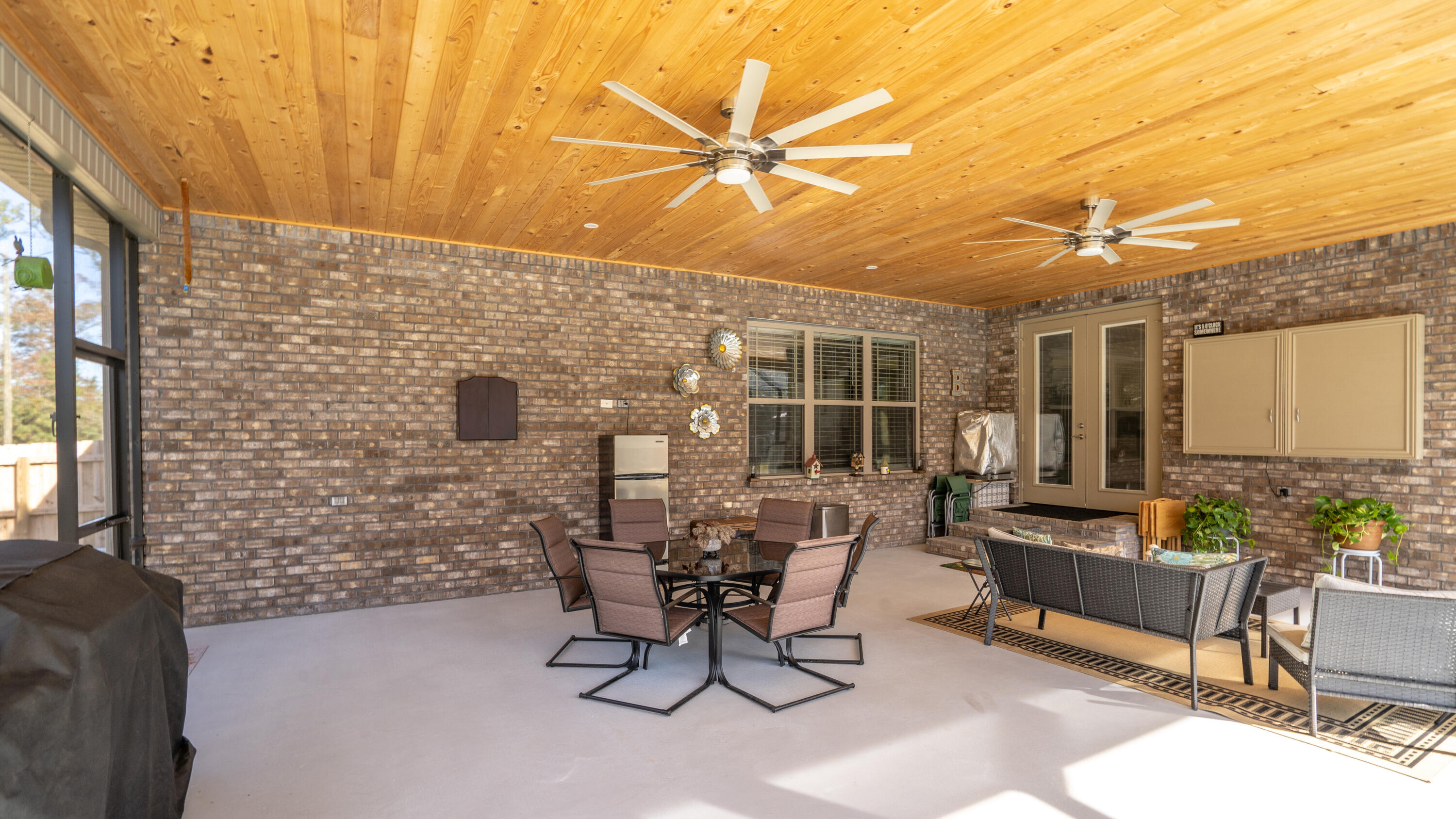 7066 Senterfitt Road Laurel Hill, FL 32567 - Photo 32 of 59 a work room with furniture and a potted plant
