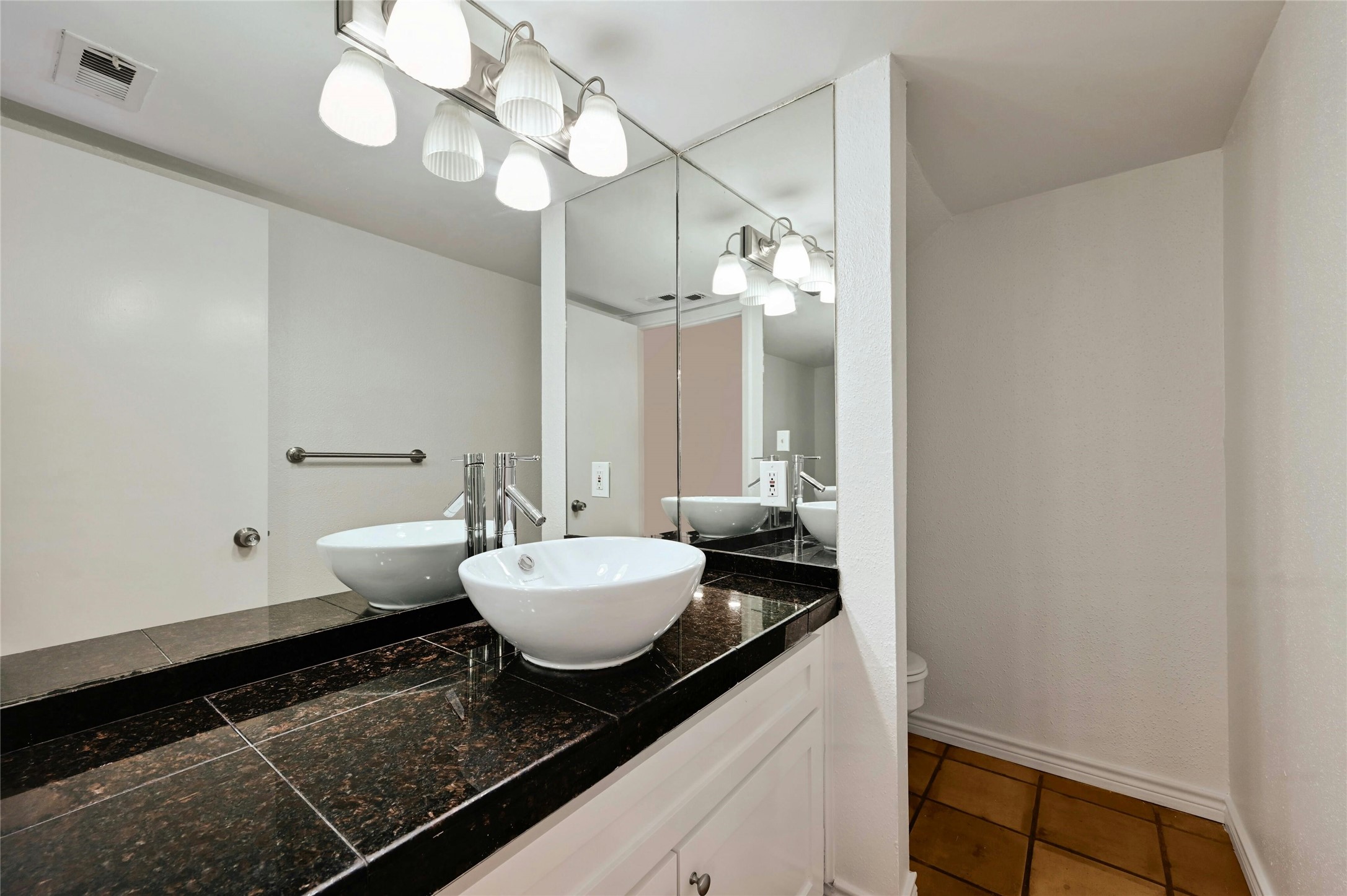 6637 Valleyside Road Austin, TX 78731 - Photo 14 of 27