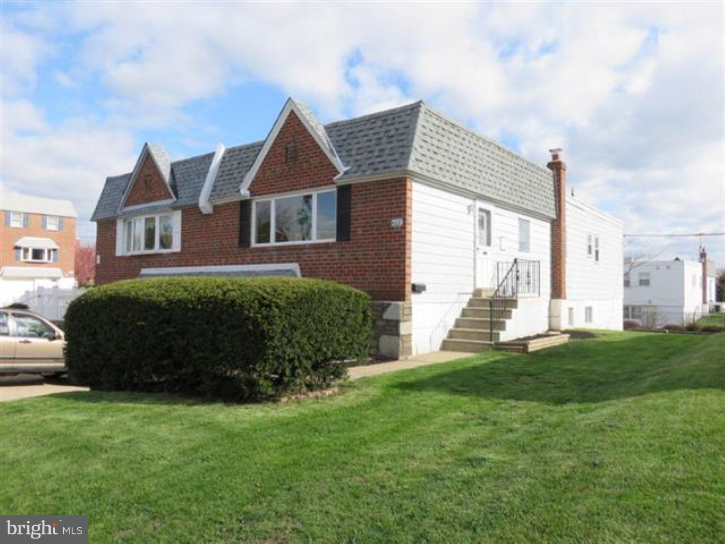 403 Rennard Street Philadelphia, PA 19116 - Photo 2 of 16 Gallery Image 2