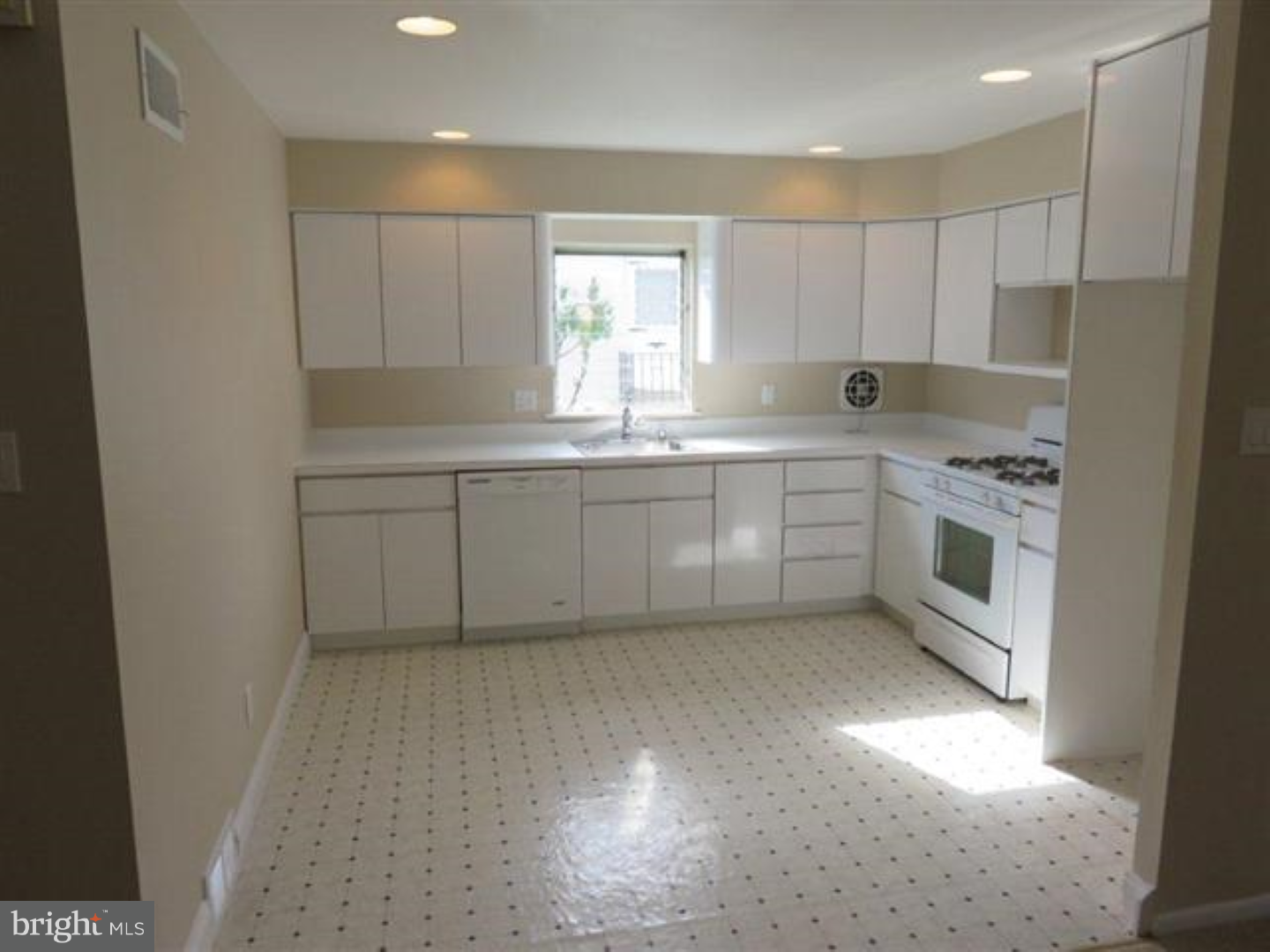 403 Rennard Street Philadelphia, PA 19116 - Photo 6 of 16 Gallery Image 6