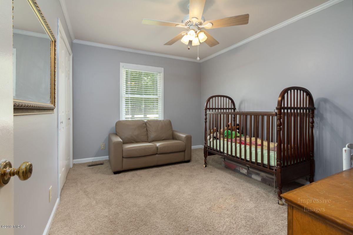 180 Castlegate Road Macon, GA 31210 - Photo 14 of 23 a living room with furniture