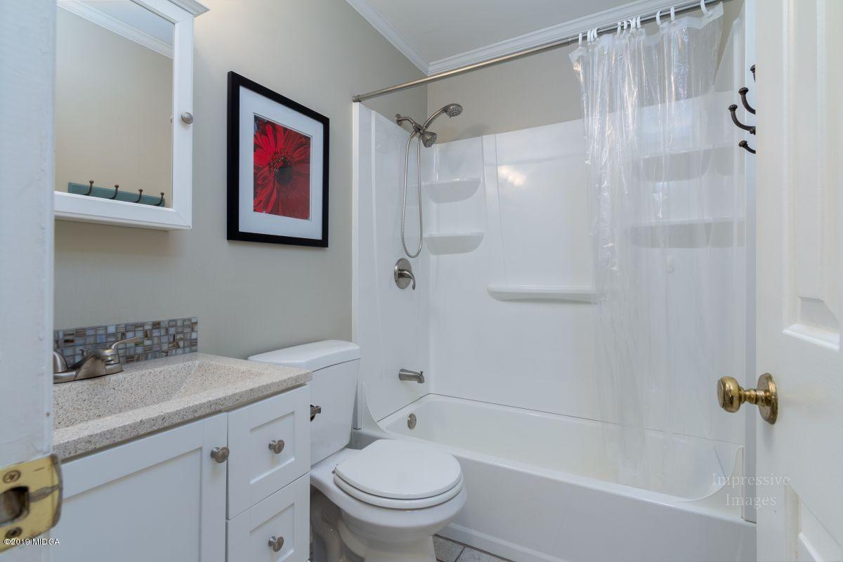 180 Castlegate Road Macon, GA 31210 - Photo 15 of 23 a bathroom with a sink a toilet and shower