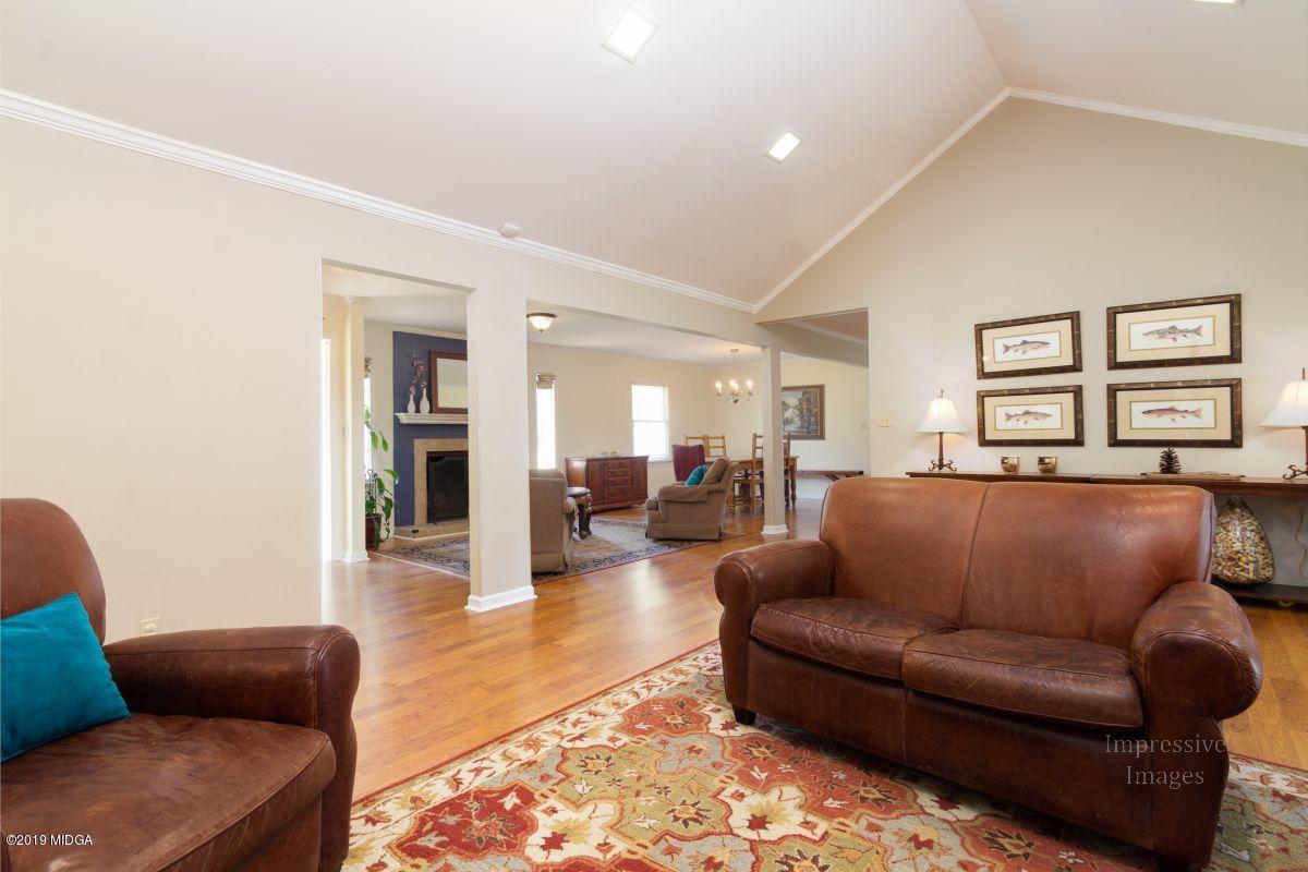 180 Castlegate Road Macon, GA 31210 - Photo 4 of 23 a living room with furniture and kitchen view