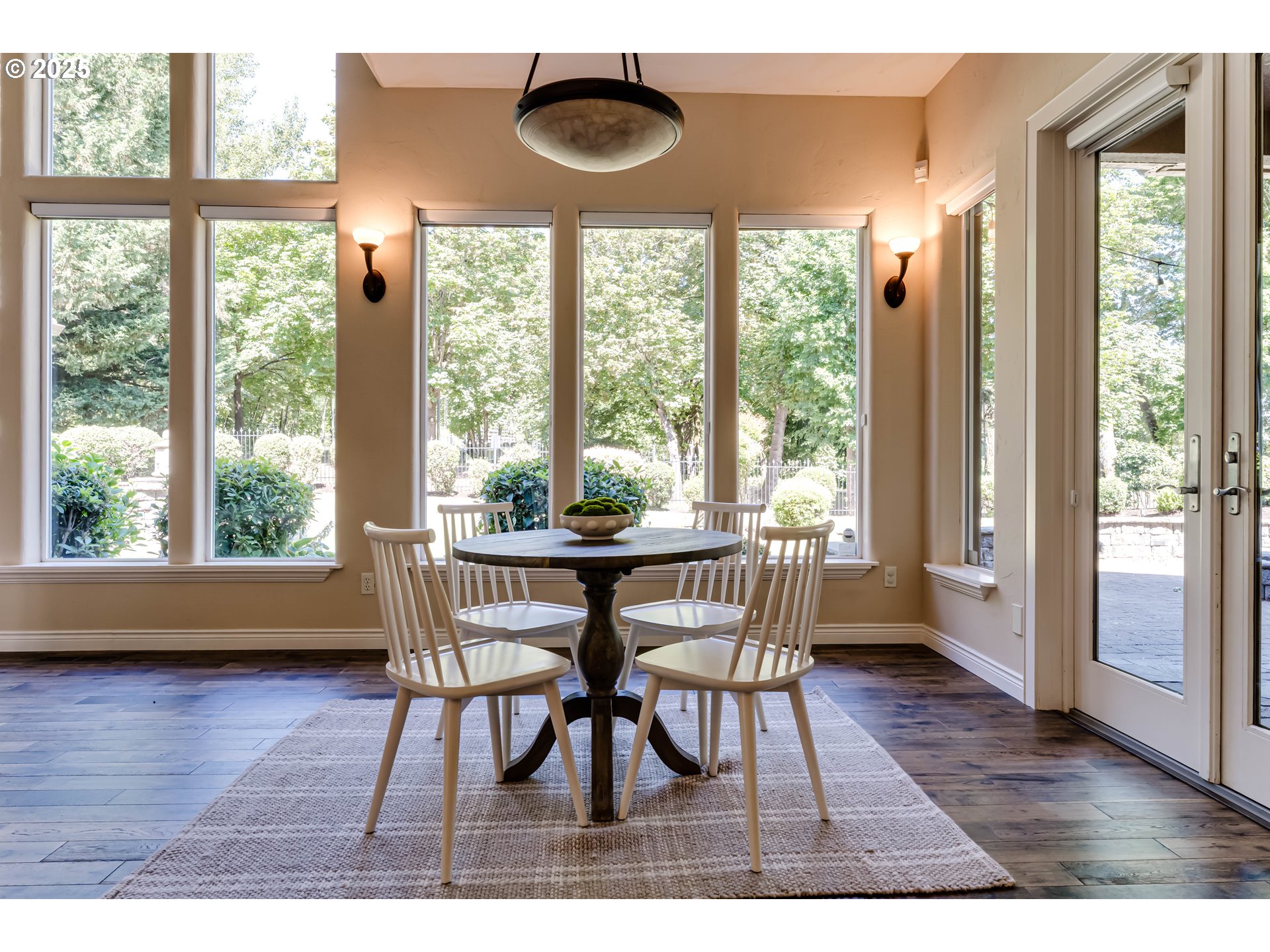 2874 Riverwalk Loop Eugene, OR 97401 - Photo 23 of 48 a dining room with furniture and wooden floor