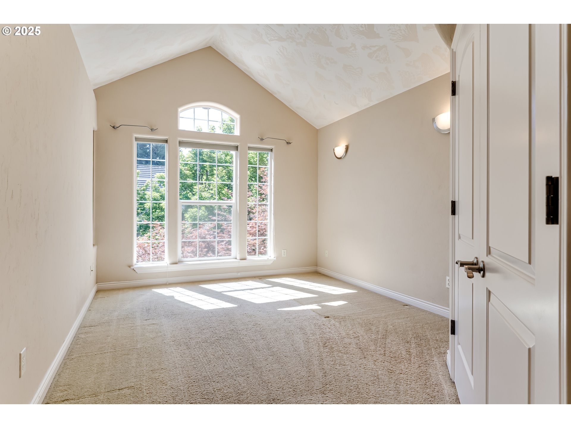 2874 Riverwalk Loop Eugene, OR 97401 - Photo 33 of 48 a view of an empty room with a window