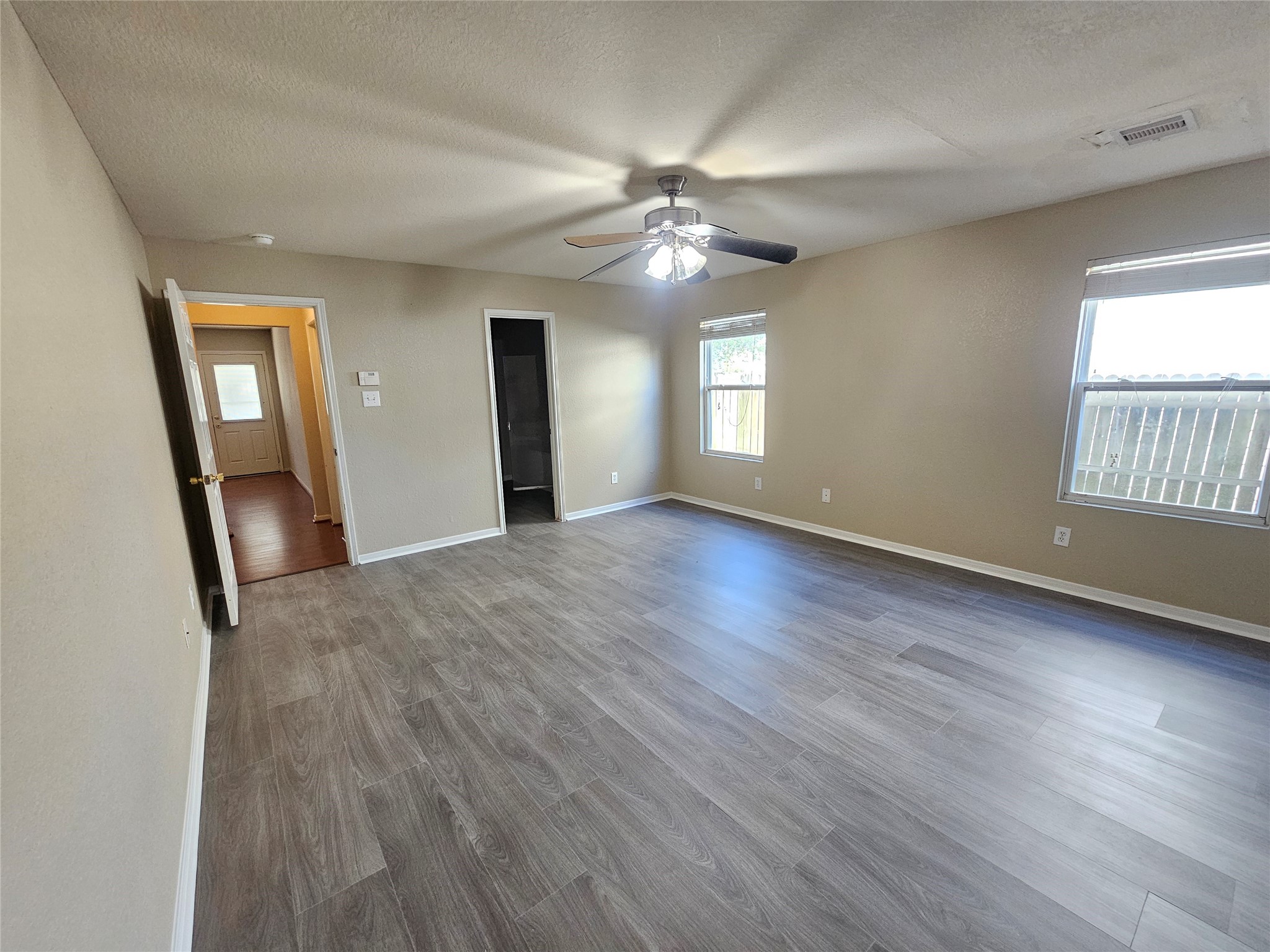 11015 Walkup Way Houston, TX 77044 - Photo 11 of 26 Primary looking towards hallway and bath