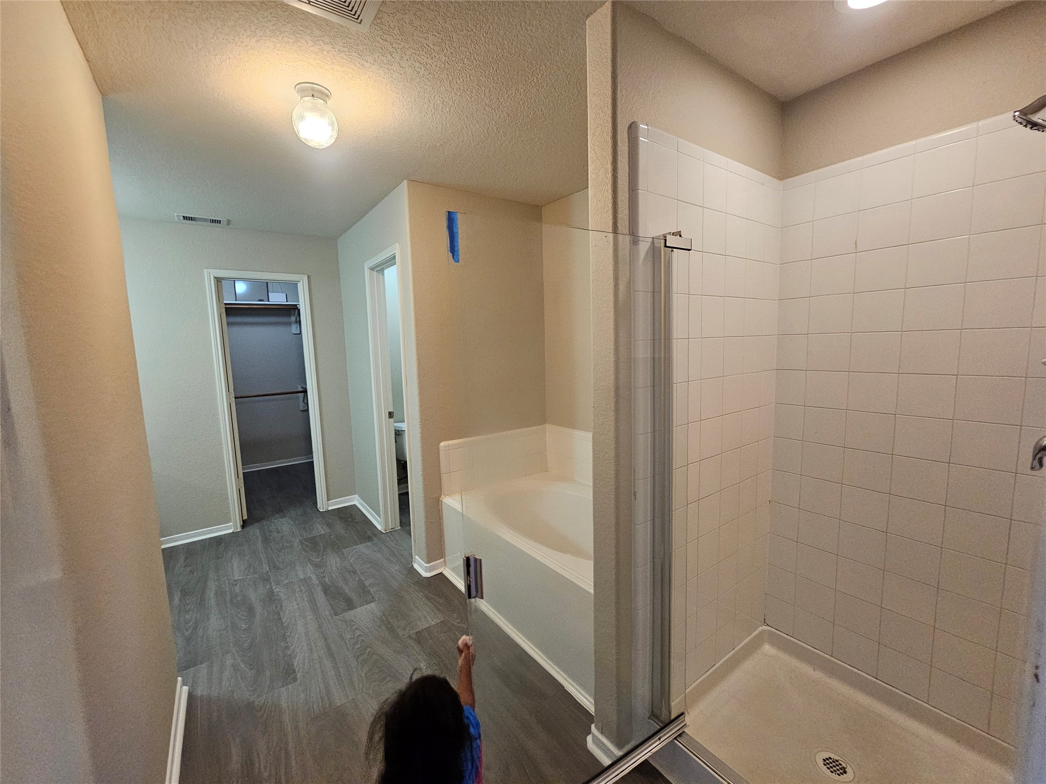 11015 Walkup Way Houston, TX 77044 - Photo 13 of 26 Primary shower, tub, toilet areas