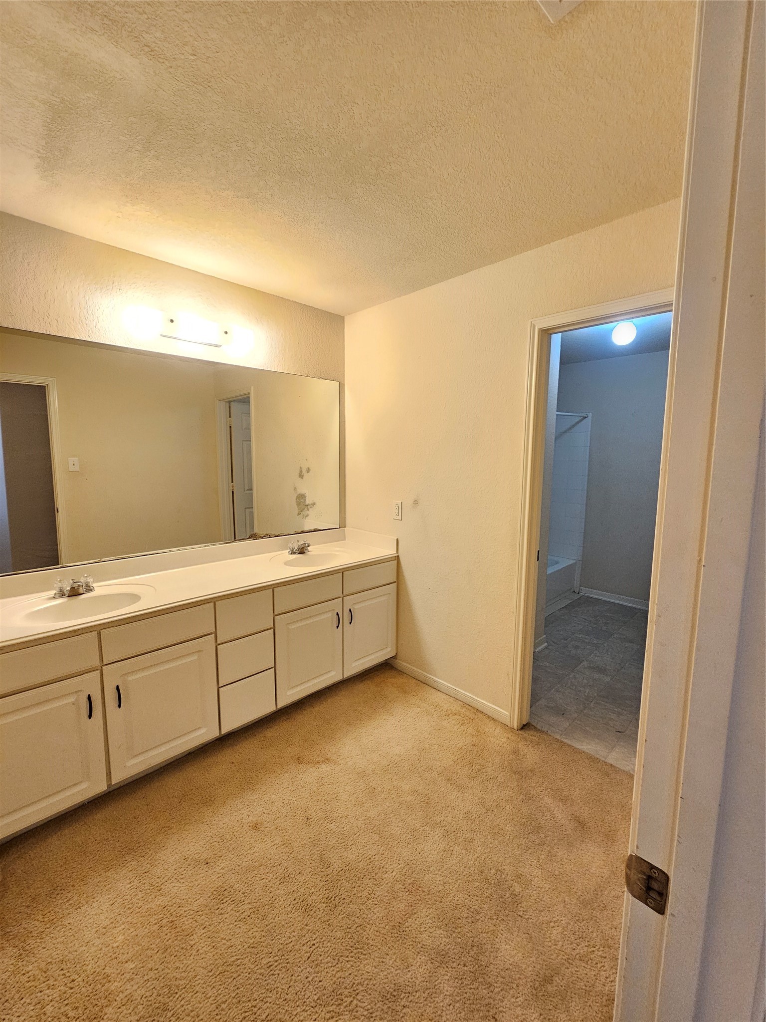 11015 Walkup Way Houston, TX 77044 - Photo 23 of 26 Upstairs bath, 2 sinks and separate shower area