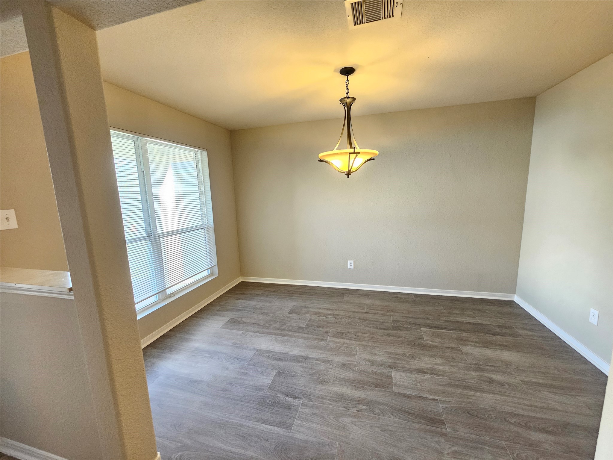 11015 Walkup Way Houston, TX 77044 - Photo 5 of 26 Formal dining