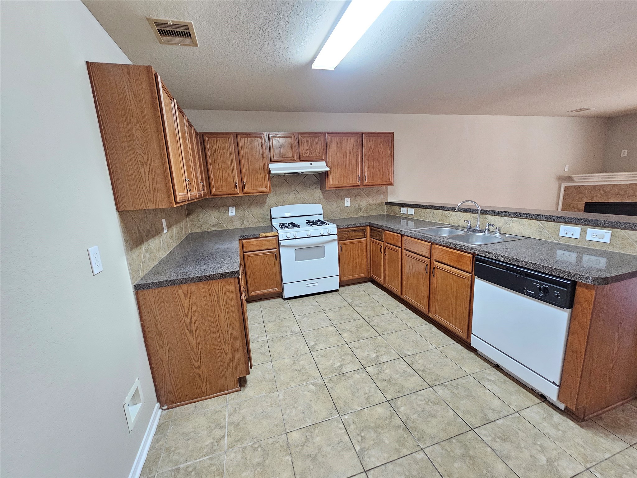 11015 Walkup Way Houston, TX 77044 - Photo 6 of 26 Very spacious kitchen with lots of counter top space and a breakfast bar