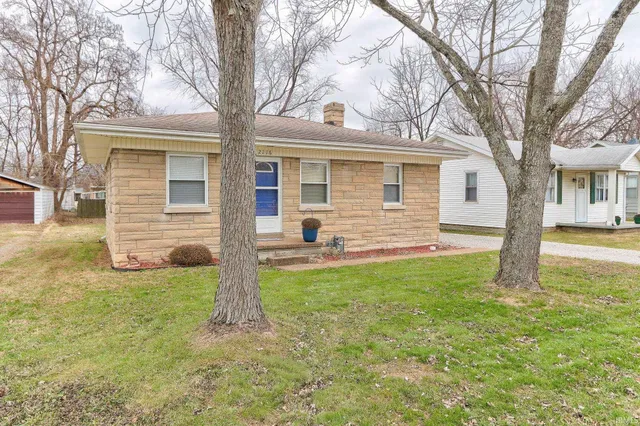 $118,500 | 2116 East Riverside Drive, Evansville, IN 47714