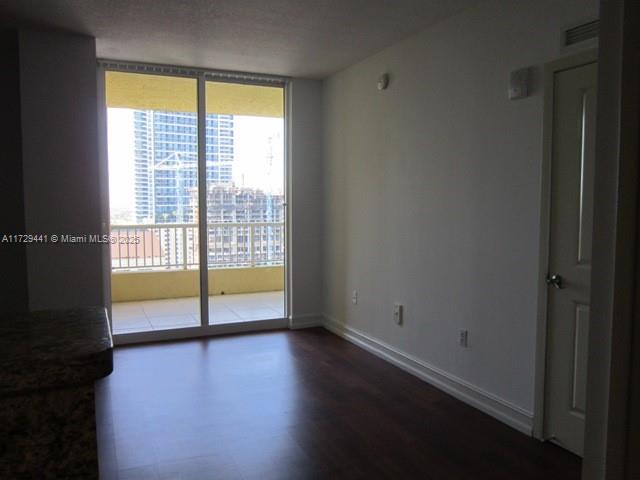 170 Southeast 14th Street, Unit 2306 Miami, FL 33131 - Photo 13 of 32
