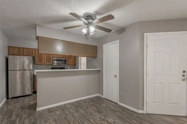 $1,295 | 2402 Sycamore Avenue, Unit A1, Huntsville, TX 77340