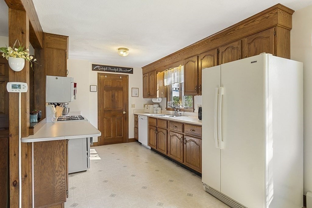 16 Margate Road, Unit A North Andover, MA 01845 - Photo 8 of 12 Gallery Image 8