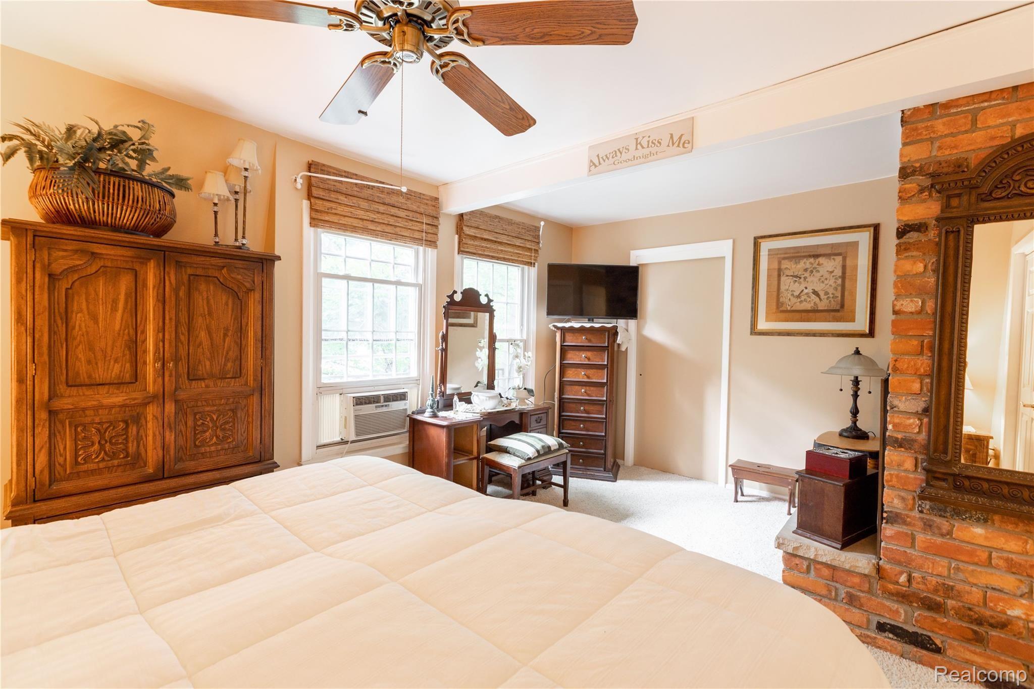 8416 Rucker Road Grosse Ile, MI 48138 - Photo 21 of 37 Additional view of Master bedroom w/fireplace.