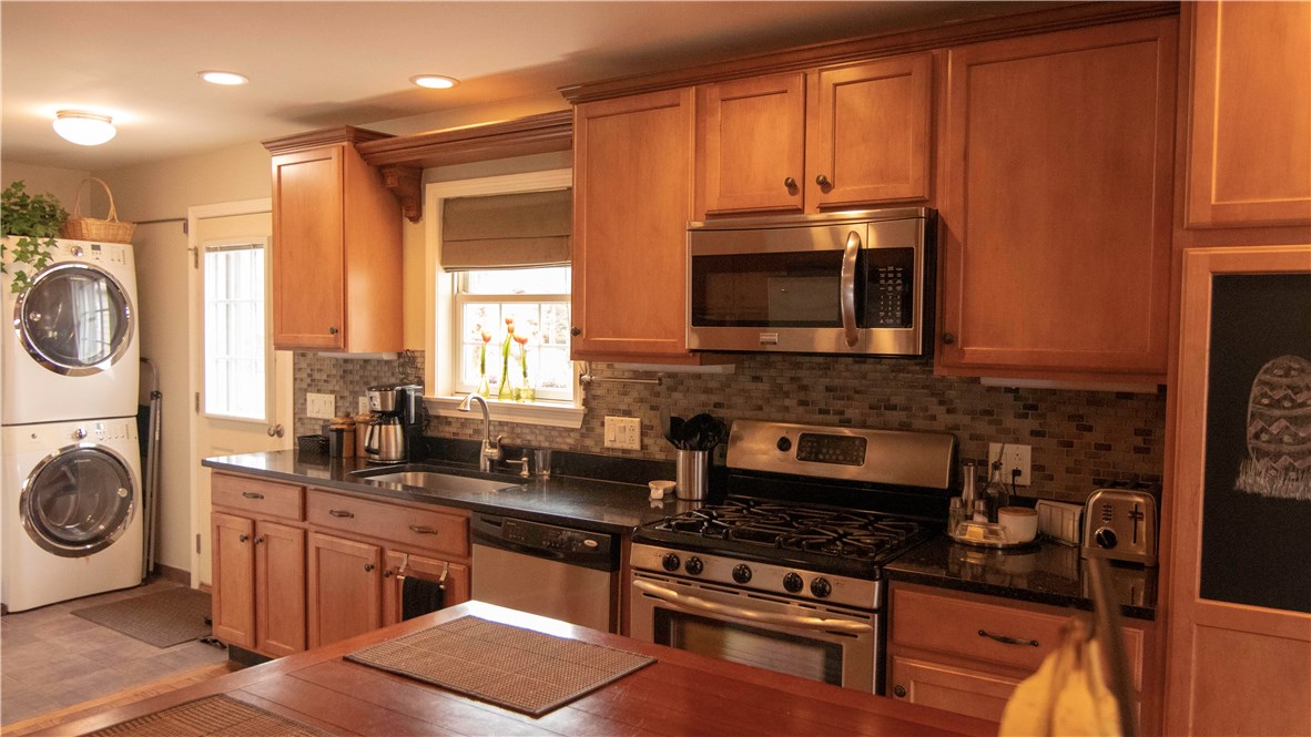 1131 Stafford Road Tiverton, RI 02878 - Photo 11 of 39 Gallery Image 11